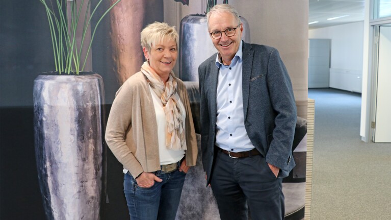 La collaboratrice Ursi Fehr avec le CEO Thomas Hansmann.
