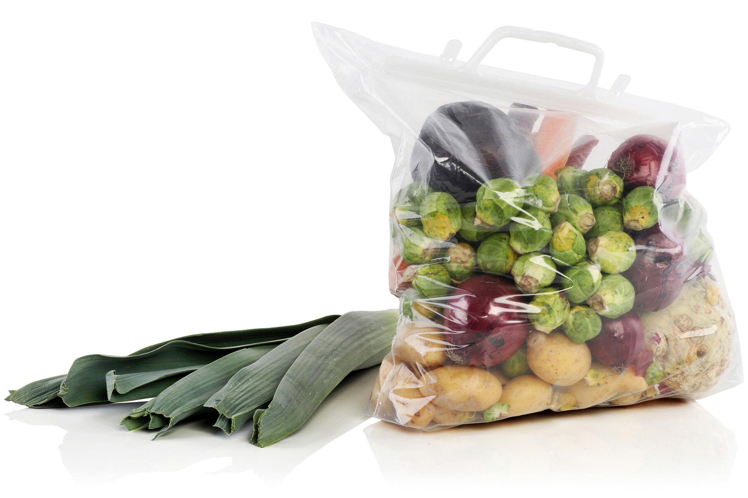 Transparente Tragtasche mit Griff, gefüllt mit diversem Gemüse.