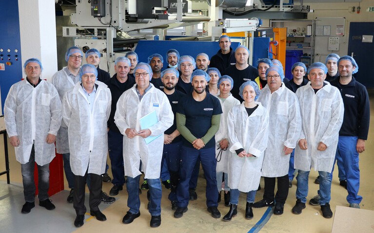 Photo de groupe: Thomas Hansmann et le personnel de l'entreprise rachetée Geisser-Innoflex AG de Goldach