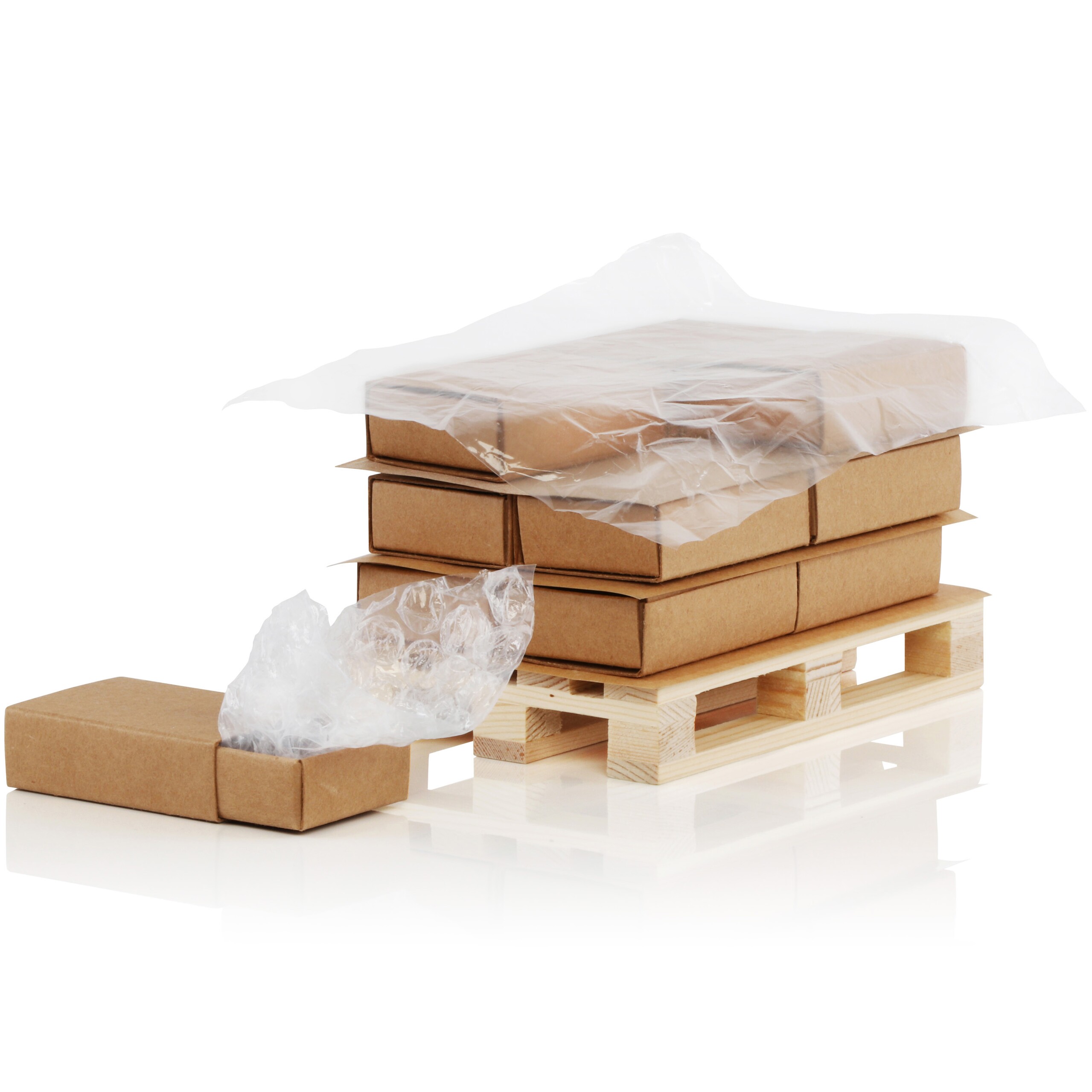 Palette mit drei Schachtelreihen, bestückt mit Antirutschmatten, Deckblattfolie und eine Schachtel mit Luftpolsterfolie.
